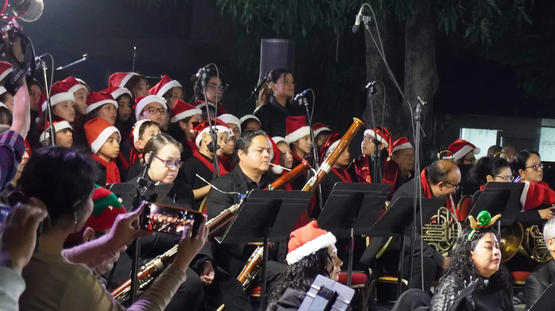 La temporada navideña llegó a Tampico con un concierto que ofreció la OSUAT